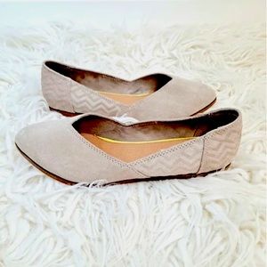 Toms Jutti Desert Taupe Suede Diamond Emboss Size 10 NEW IN BOX Tan Flats
